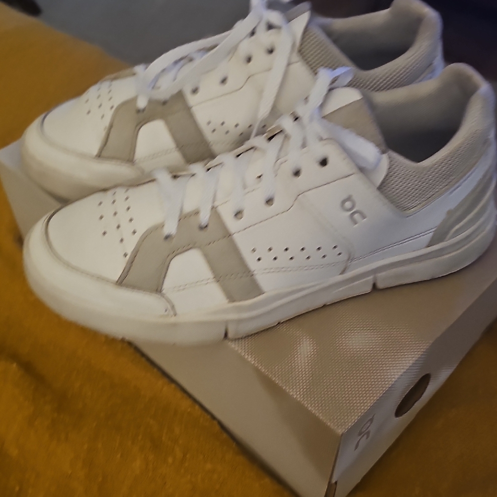 DC White and Gray Minimalist Sneakers